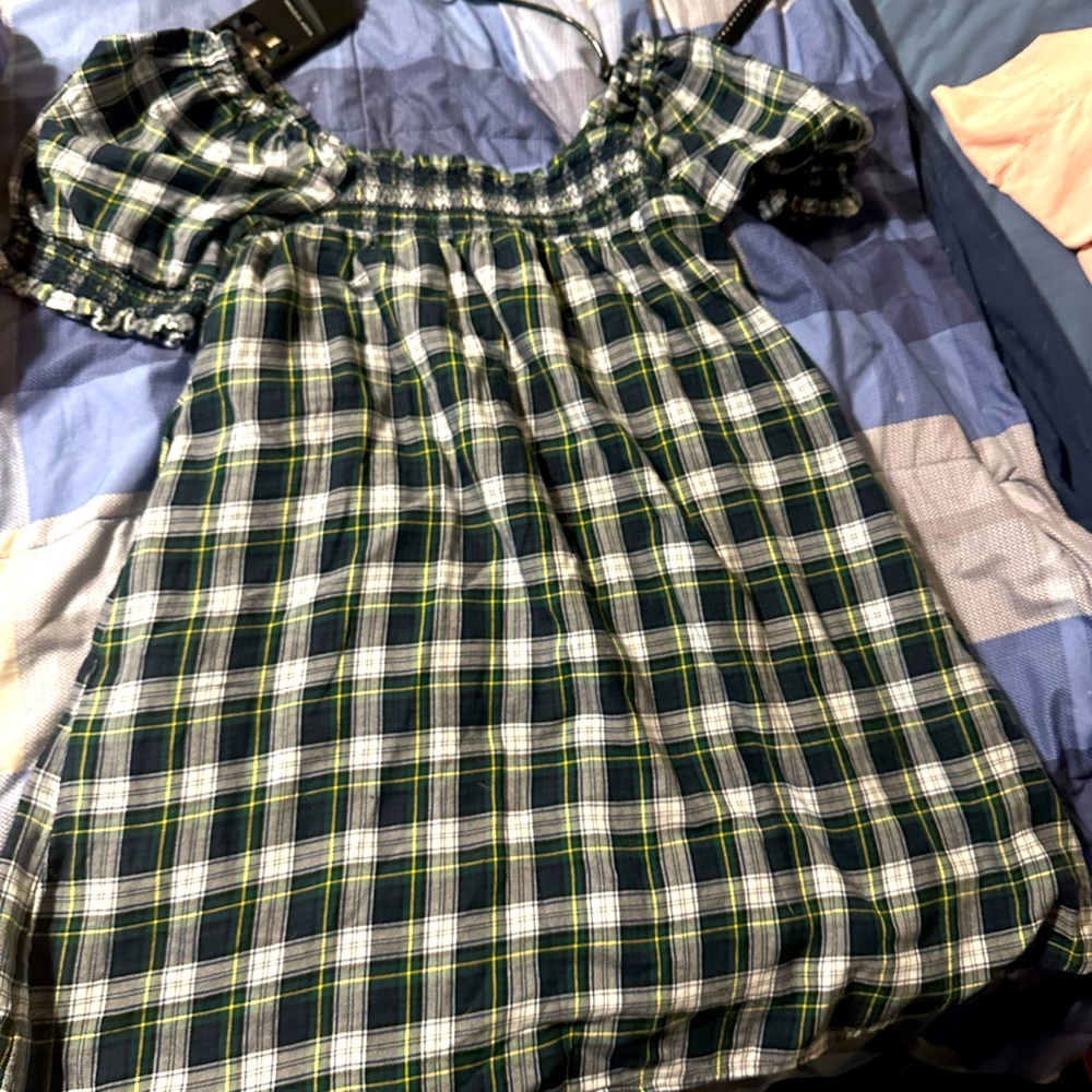 AMERICAN EAGLE SMOCKED, LINED FLANNEL TOP WITH POCKETS, NWOT!!